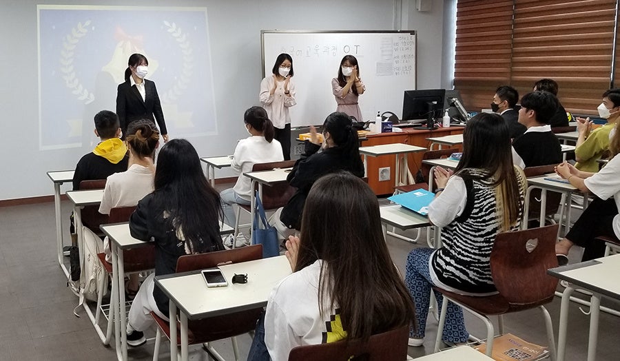 朝鮮理工大学での授業に参加する専攻科生