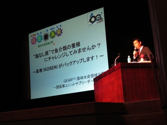 講演会で発表する一関高専の渡邊崇准教授