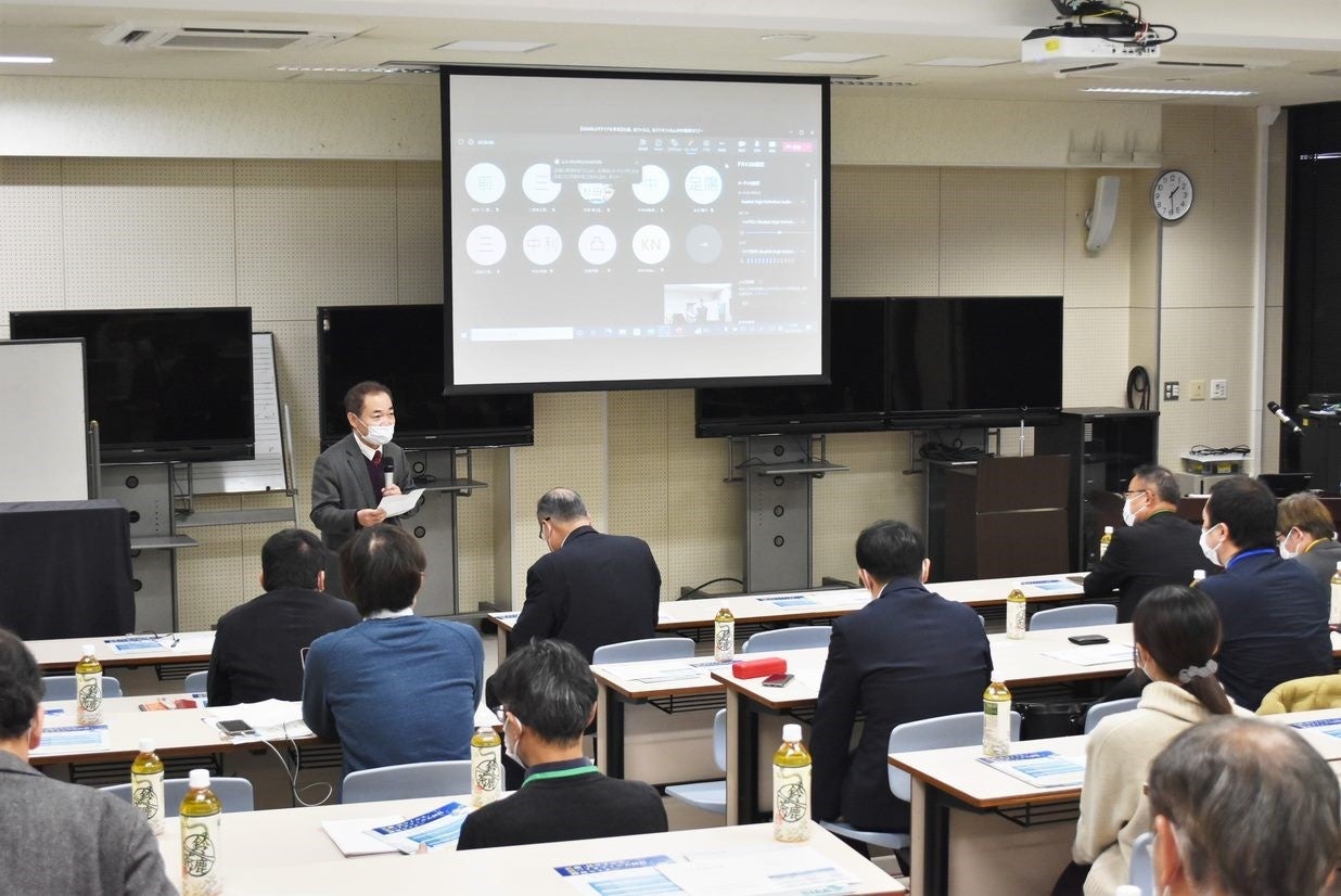 司会進行を務める兼松特命教授