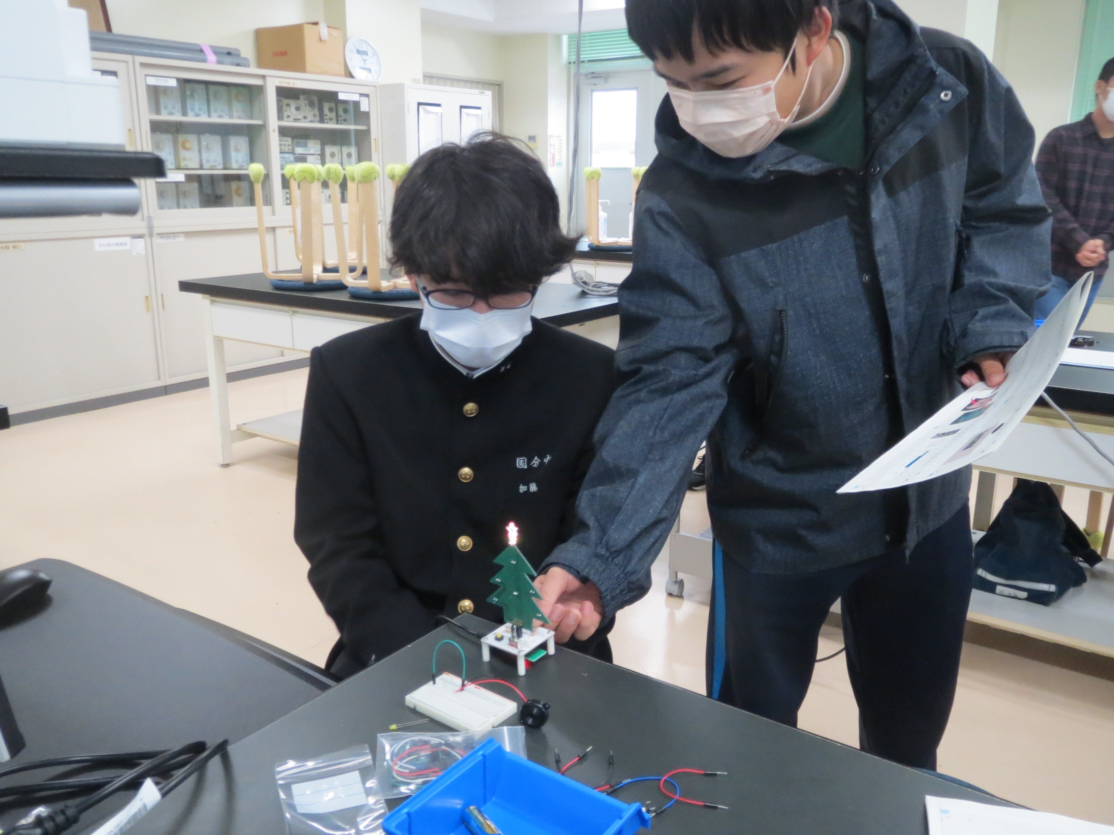 公開講座受講の中学生の様子