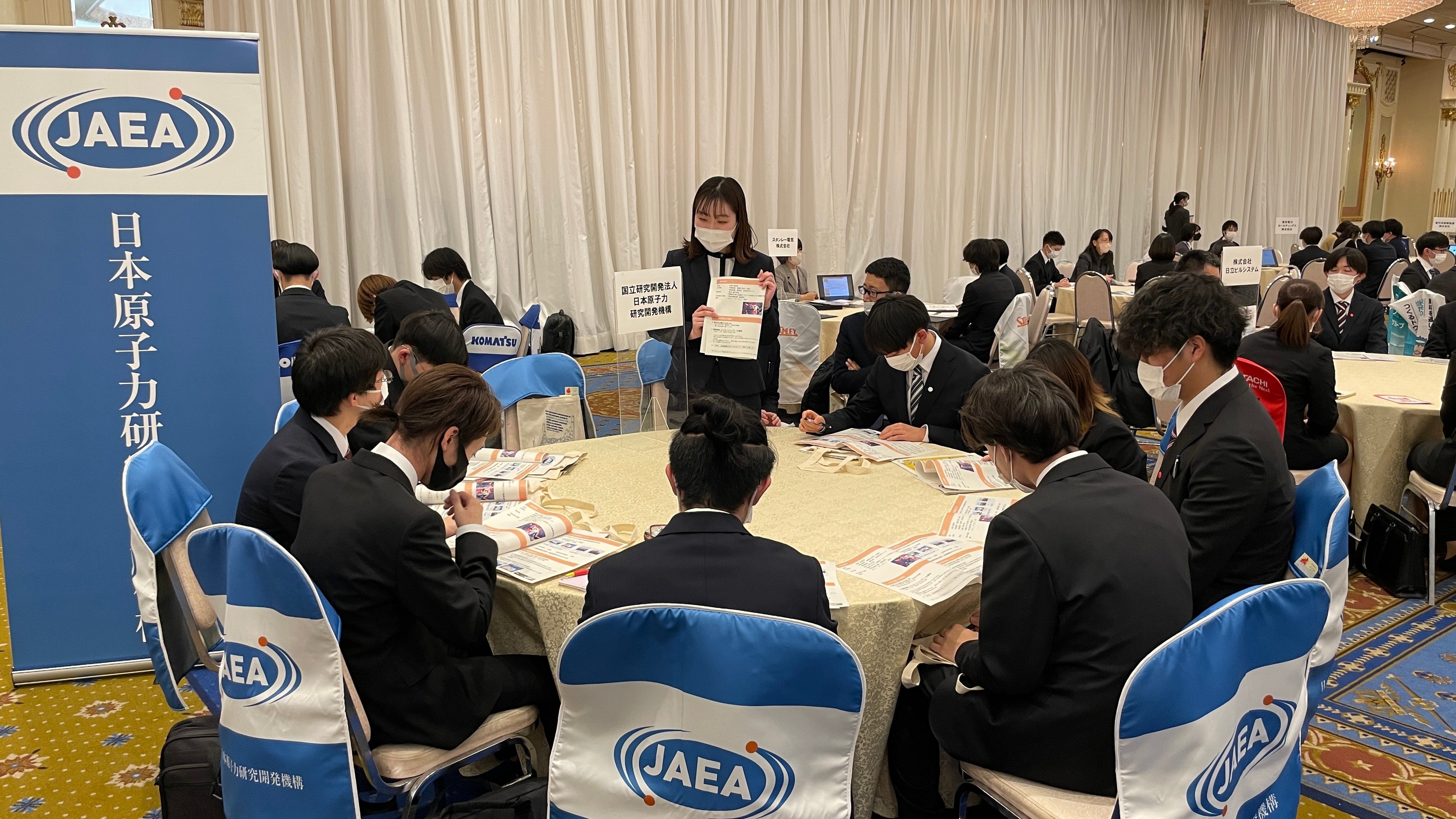 円卓での会社説明（１）