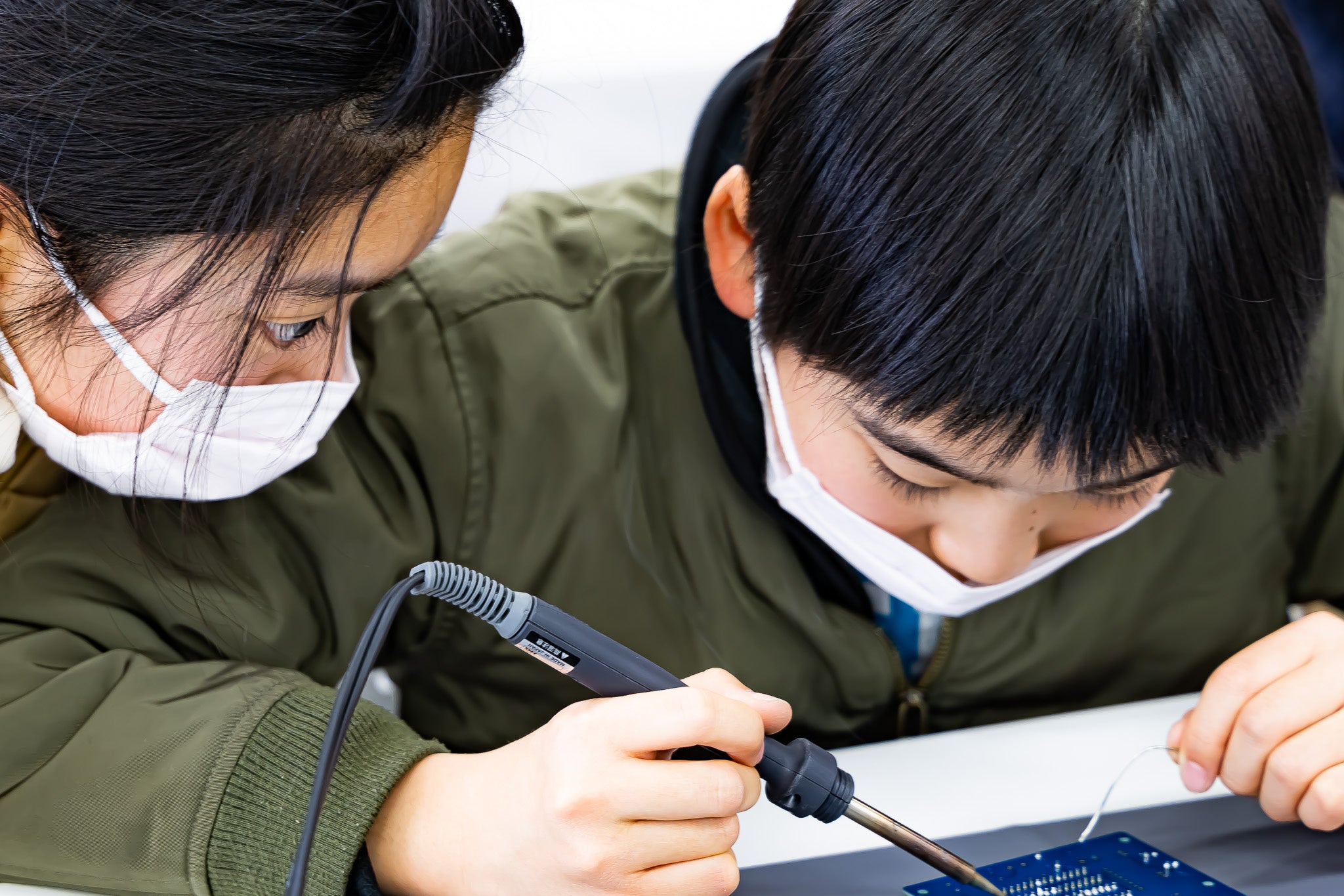 ハンダ付けの作業