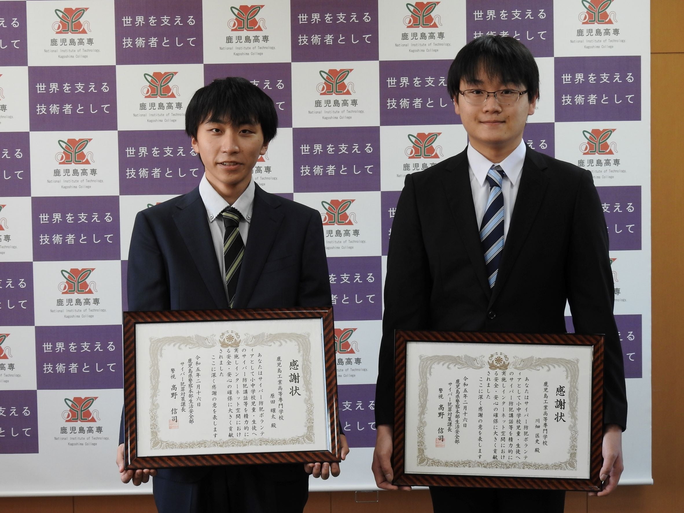鹿児島高専電子制御工学科5年の原田耀太さん（左）と川畑匡史さん（右）