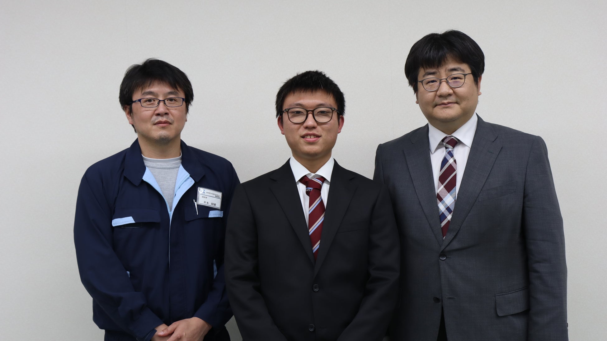 左:ODT 開発部部長 杉木様  中:大分高専5年生 荻山君  右:大分高専電気電子工学科 石川助教
