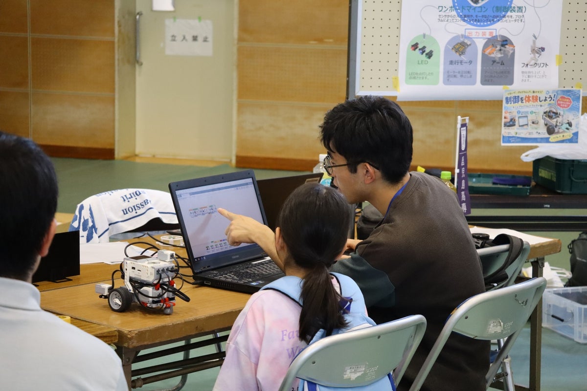 出展ブースの様子(ロボット制御を体験しよう)