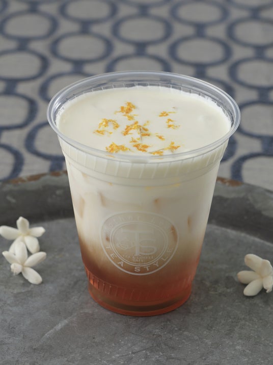 本格紅茶をカジュアルに楽しむカフェ「マザーリーフティースタイル」で人気の「ジャスミン香る クリームミルクティー」が期間限定で復活 本格紅茶をカジュアルに楽しむカフェ「マザーリーフティースタイル」で人気の「ジャスミン香る クリームミルクティー」が期間限定で復活