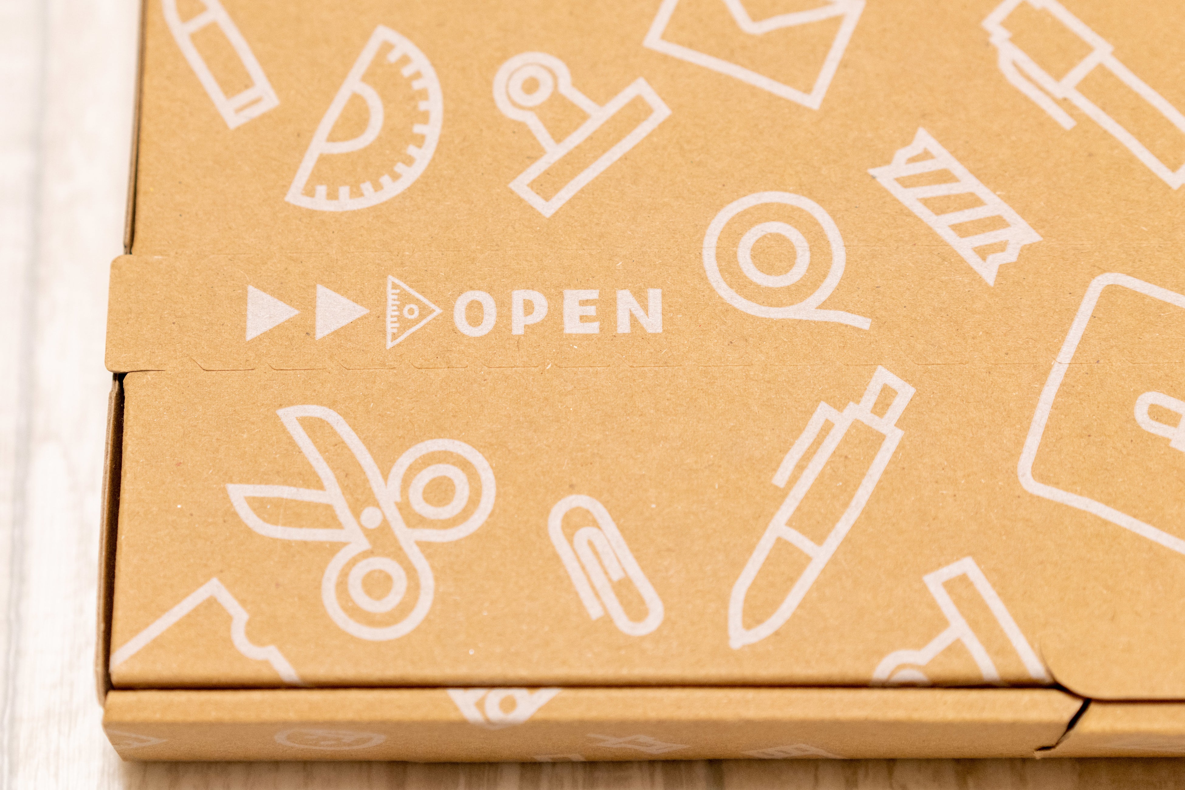 開封部分にも文具らしさを表現