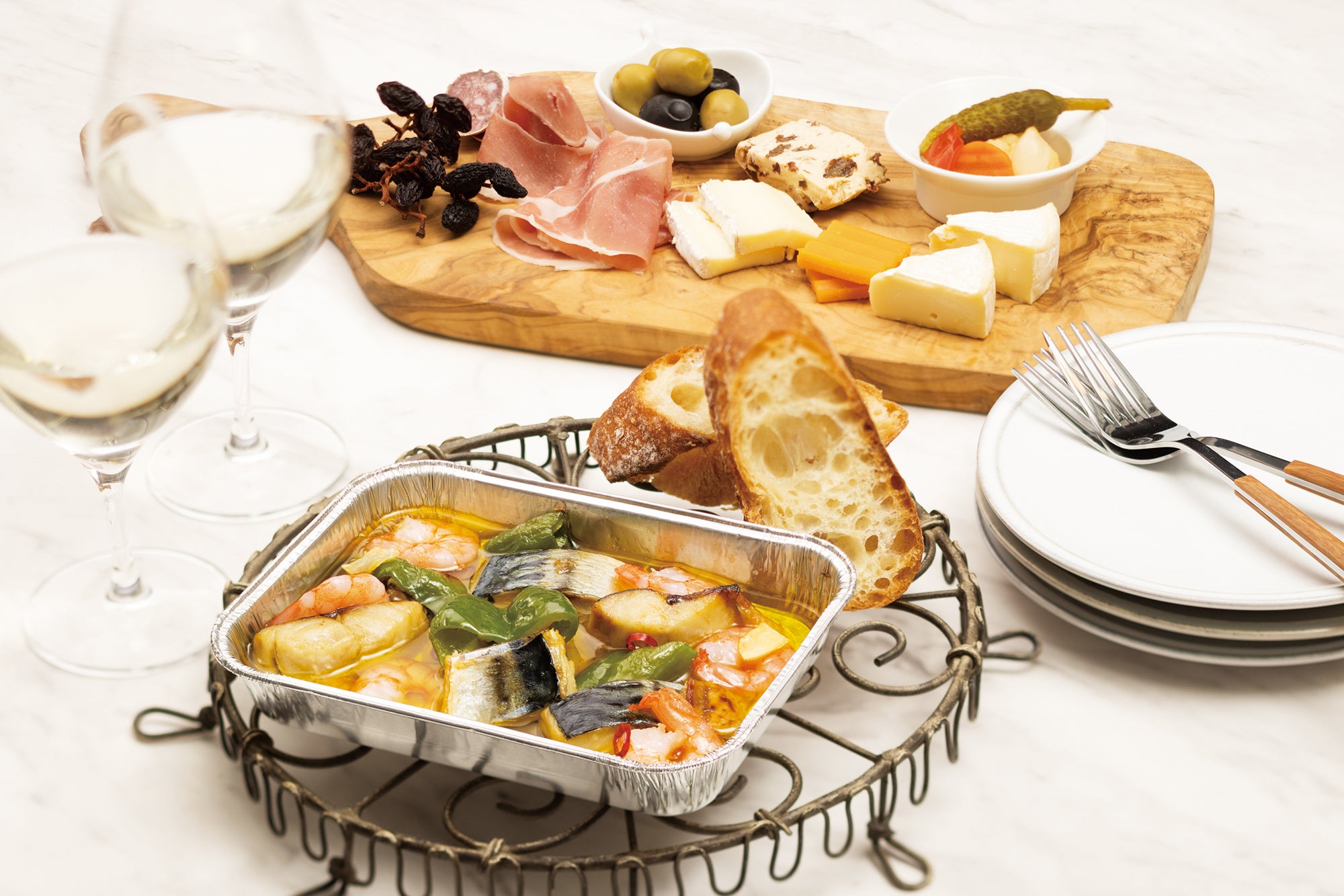 炙りさばと万願寺とうがらしのアヒージョ