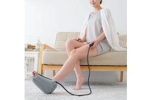 ギュッと締めて、スーッと解放。仕事や家事で日々頑張る足に、空気圧と2つの指圧ボールでご褒美ケア!