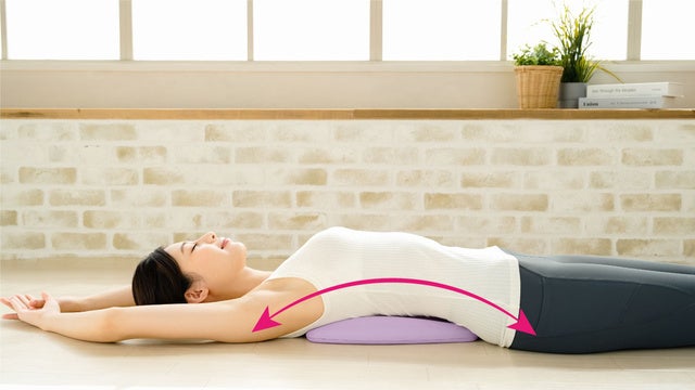 肩甲骨を寄せて背筋を伸ばす Cellsh背筋ストレッチクッション Makuake マクアケ にて先行発売開始 株式会社ニーズのプレスリリース