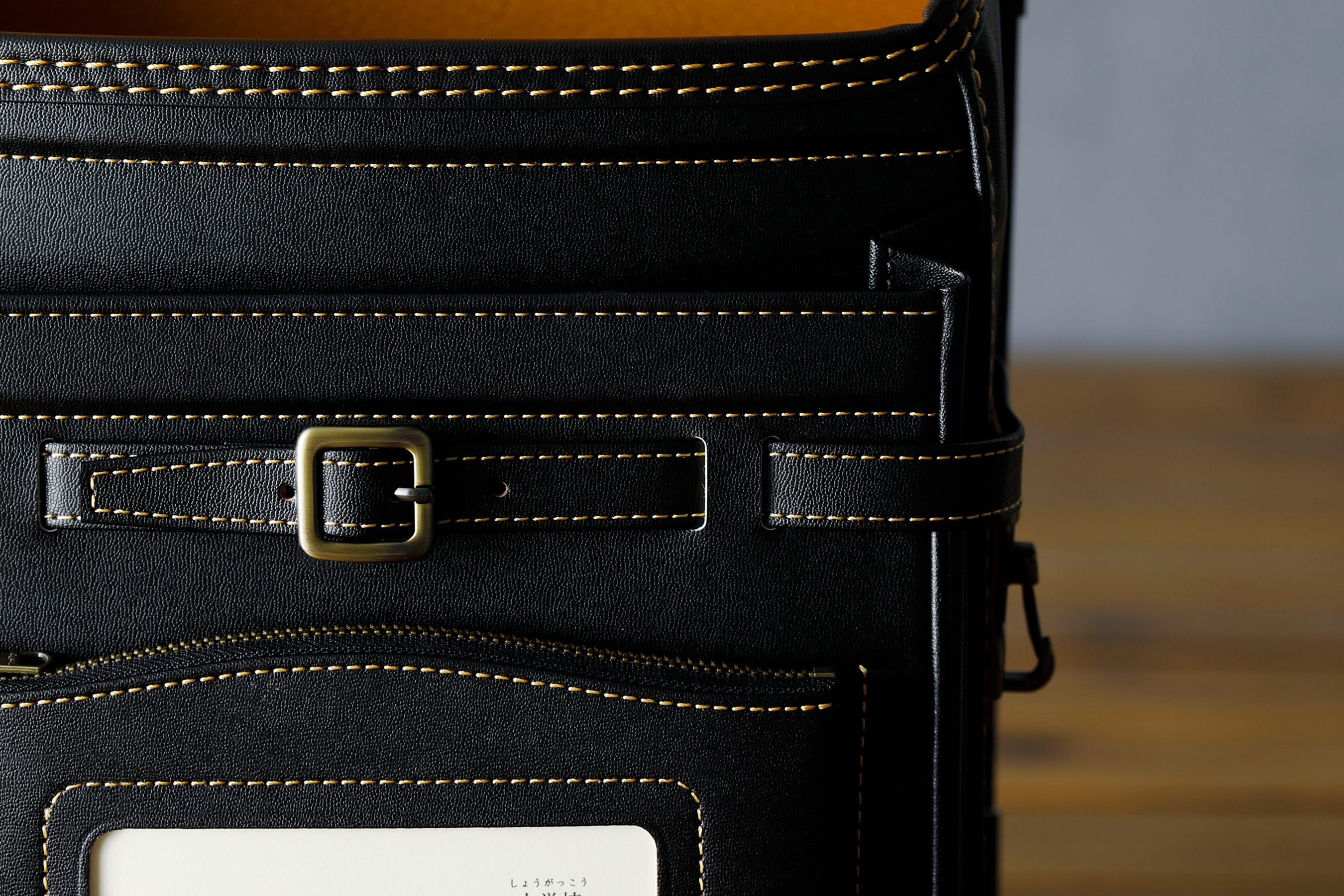 一切のゆがみが無い、正確な縫製技術。