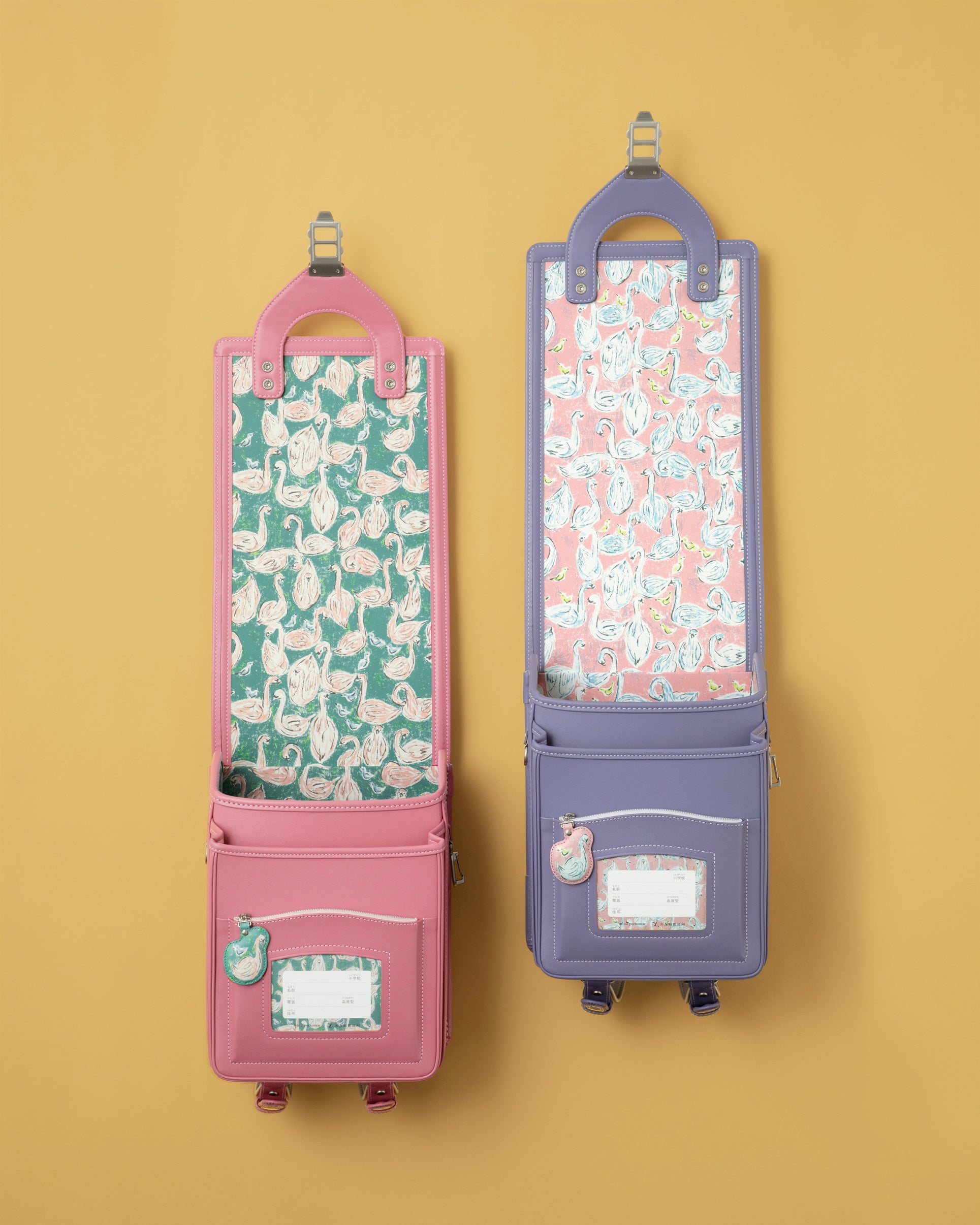 「ミナ ペルホネン」とのコラボモデル「アトリエ」