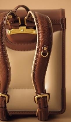 「立ち上がり背カン」で重さを感じにくい設計