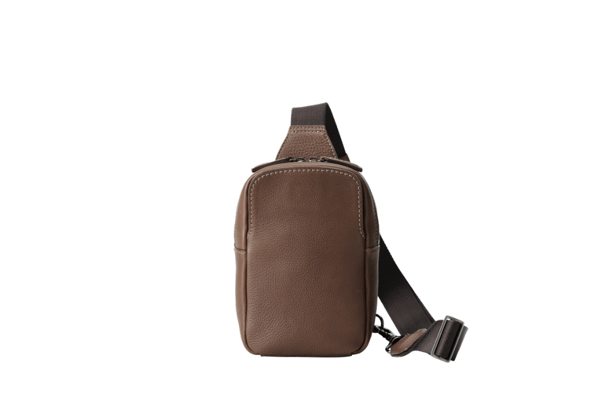 土屋鞄、オリジナル素材のオイルヌメ革を採用した新作バッグを発売