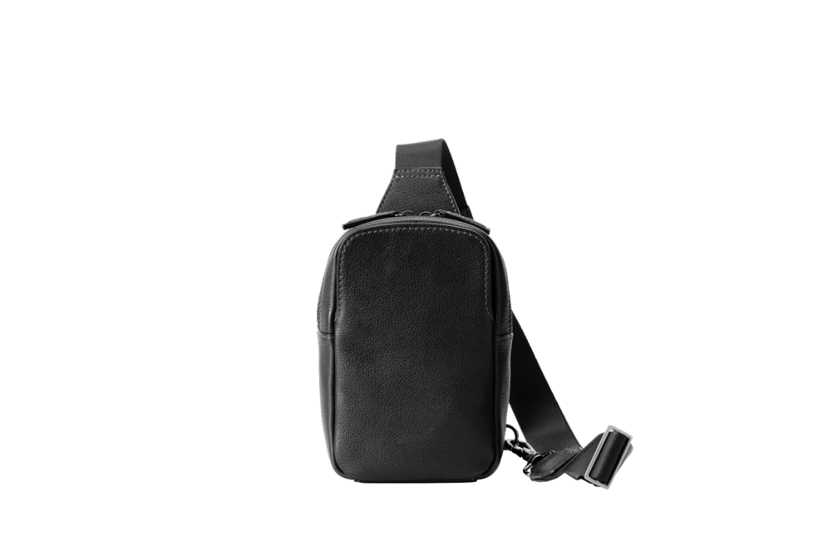 土屋鞄、オリジナル素材のオイルヌメ革を採用した新作バッグを発売