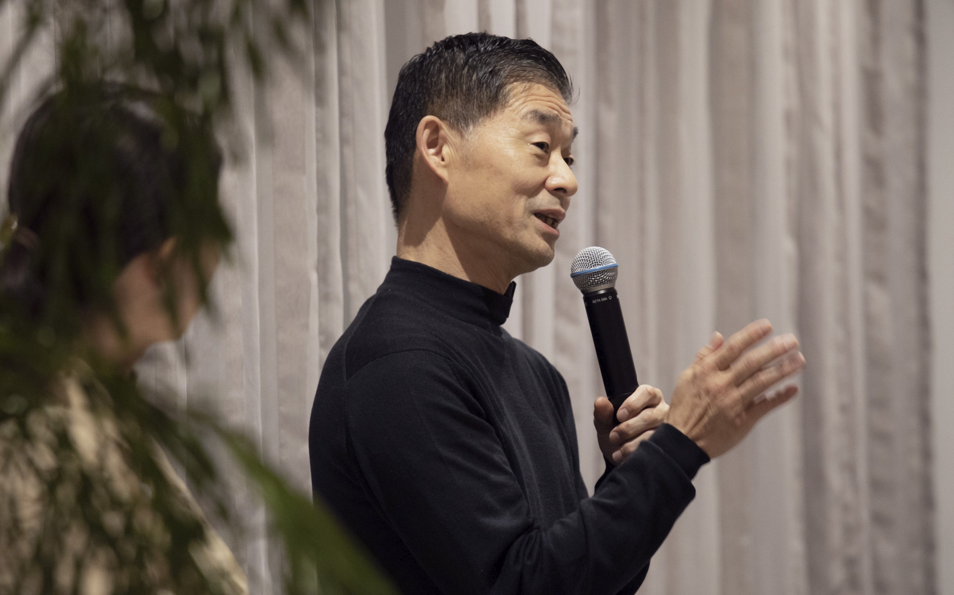 トーク中の皆川さん