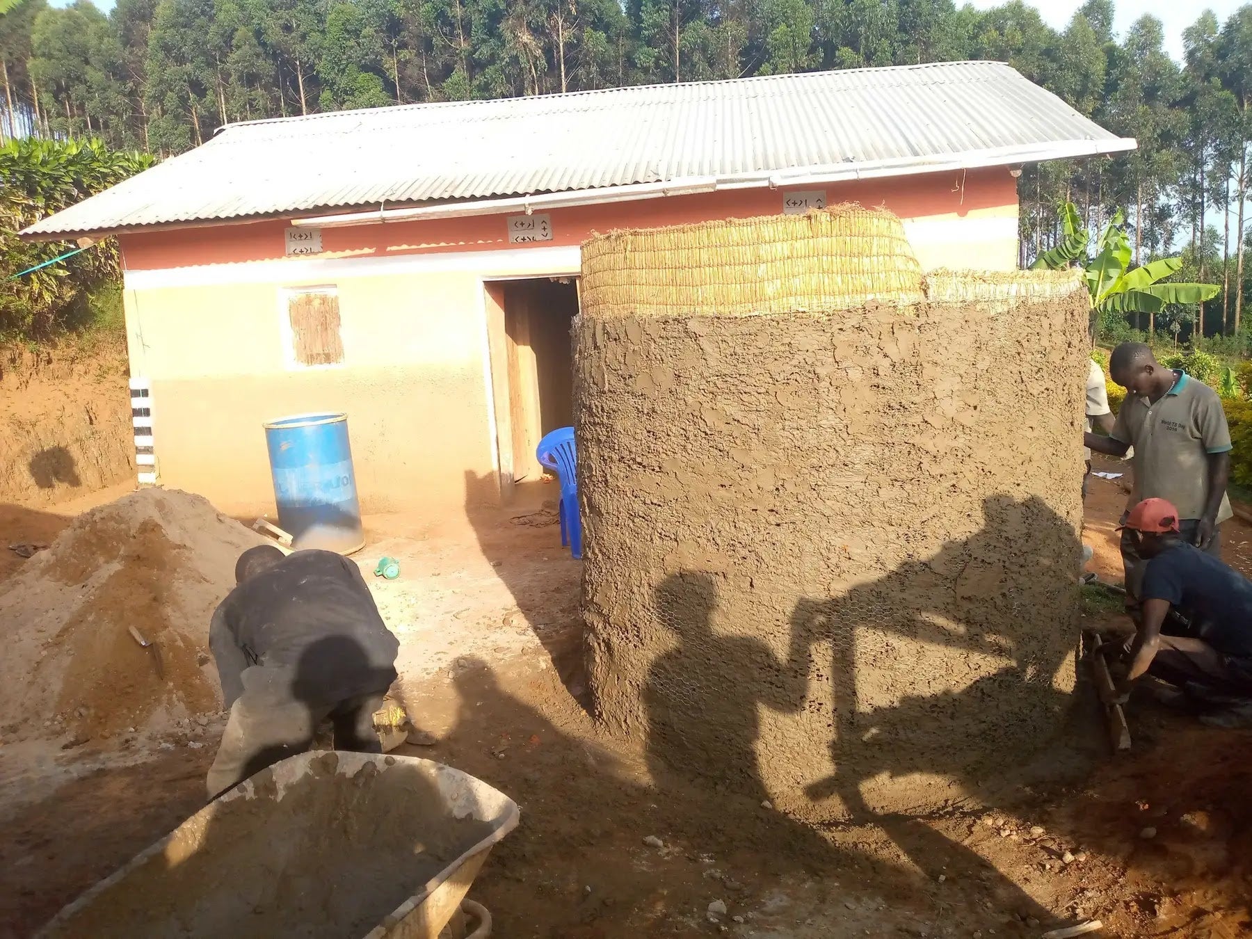 貯水タンク建設の様子