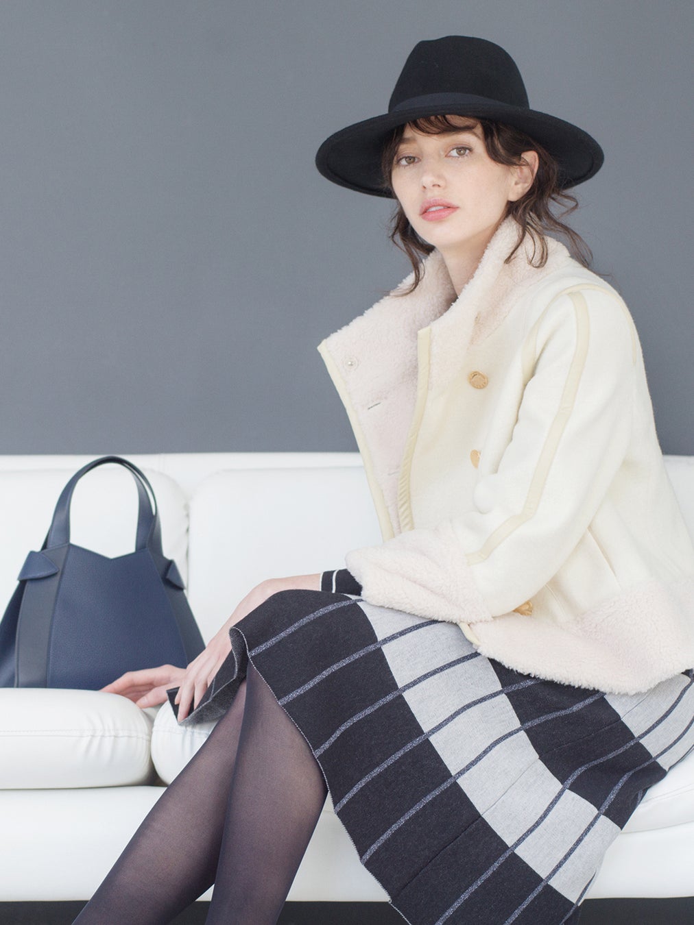 Jacket ¥110,000     One-piece ¥69,300Bag ¥272,800