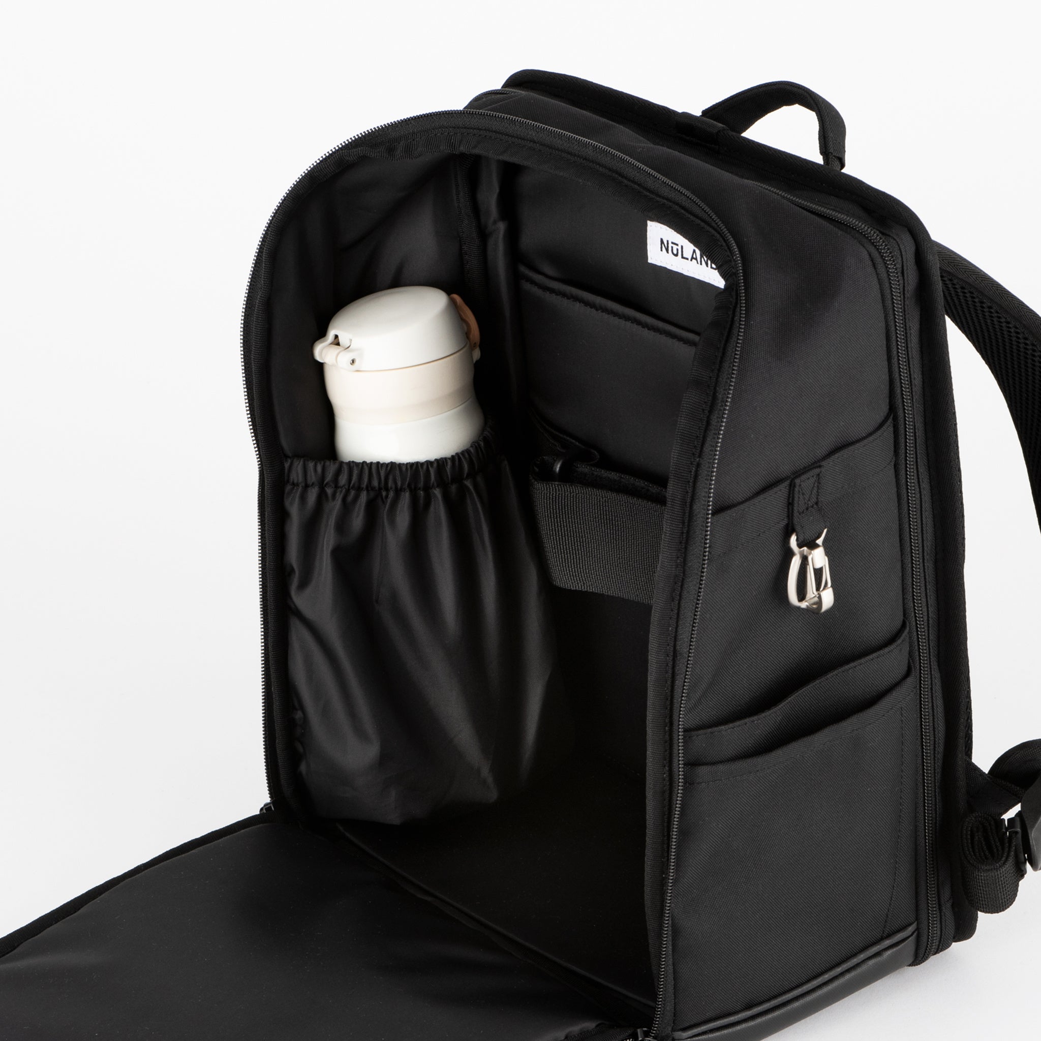 水筒入れが大きなサイズにも対応