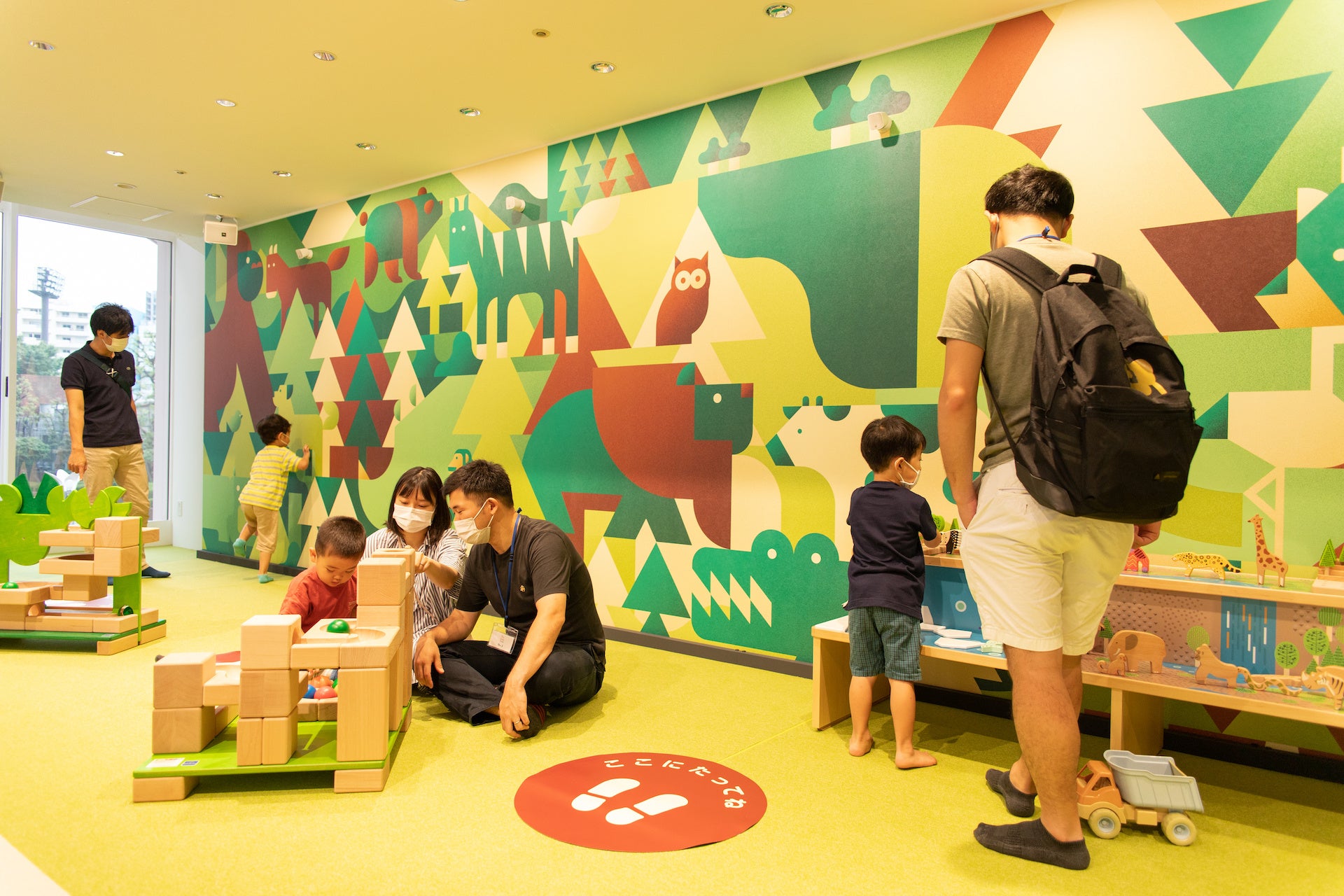 動物たちの声が“キコエル”、自然豊かな森。色々な動物たちが描かれた壁の前に立つと、 聴こえてくる鳴き声。目と耳で動物探しを楽しむことができます。