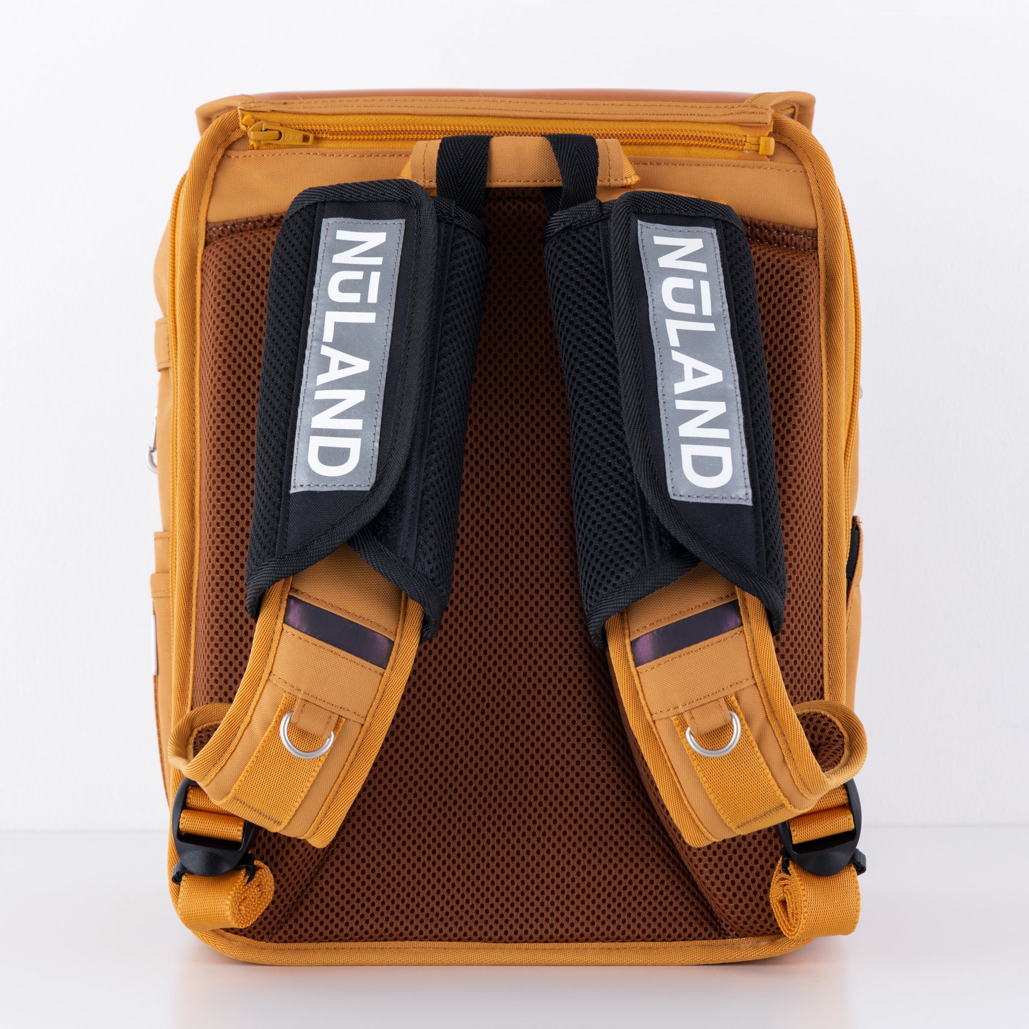 どのカラーにも合わせやすいシンプルなデザイン