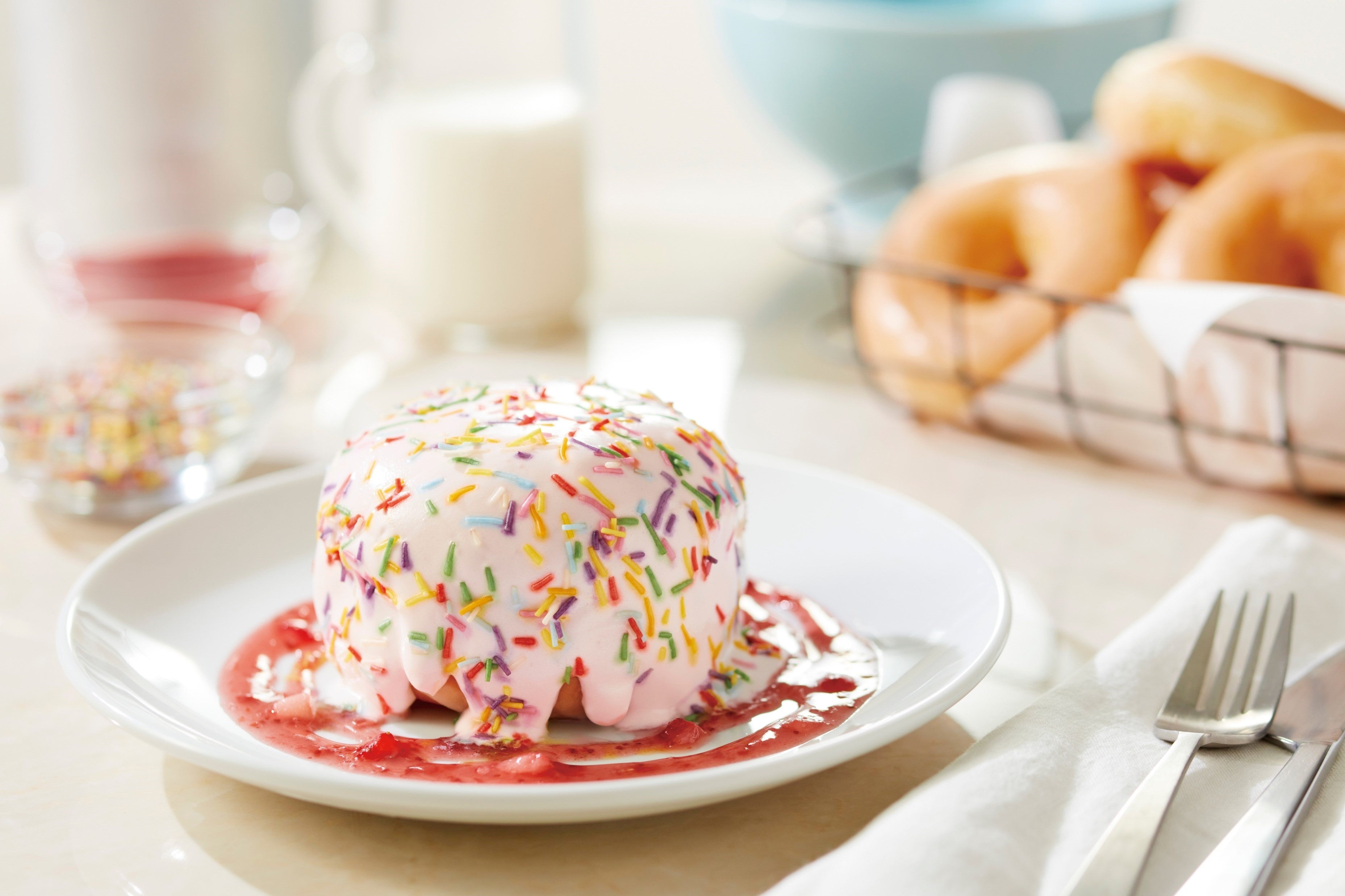 『クリスピー・クリーム・プレミアム 東京　メルティング ストロベリー マウンテン』