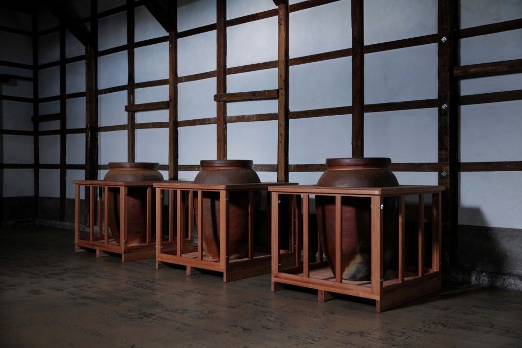 図 『東光 安土桃山』を醸す備前甕(かめ)