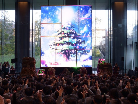 光りと映像が織りなす新感覚の輝き!高さ7mの「LEDパネルツリー」が「住友不動産東京三田ガーデンタワー」に登場!住友不動産と日比谷花壇が、園児300名を招いたクリスマスイベントを共同開催しました。 光りと映像が織りなす新感覚の輝き!高さ7mの「LEDパネルツリー」が「住友不動産東京三田ガーデンタワー」に登場!住友不動産と日比谷花壇が、園児300名を招いたクリスマスイベントを共同開催しました。