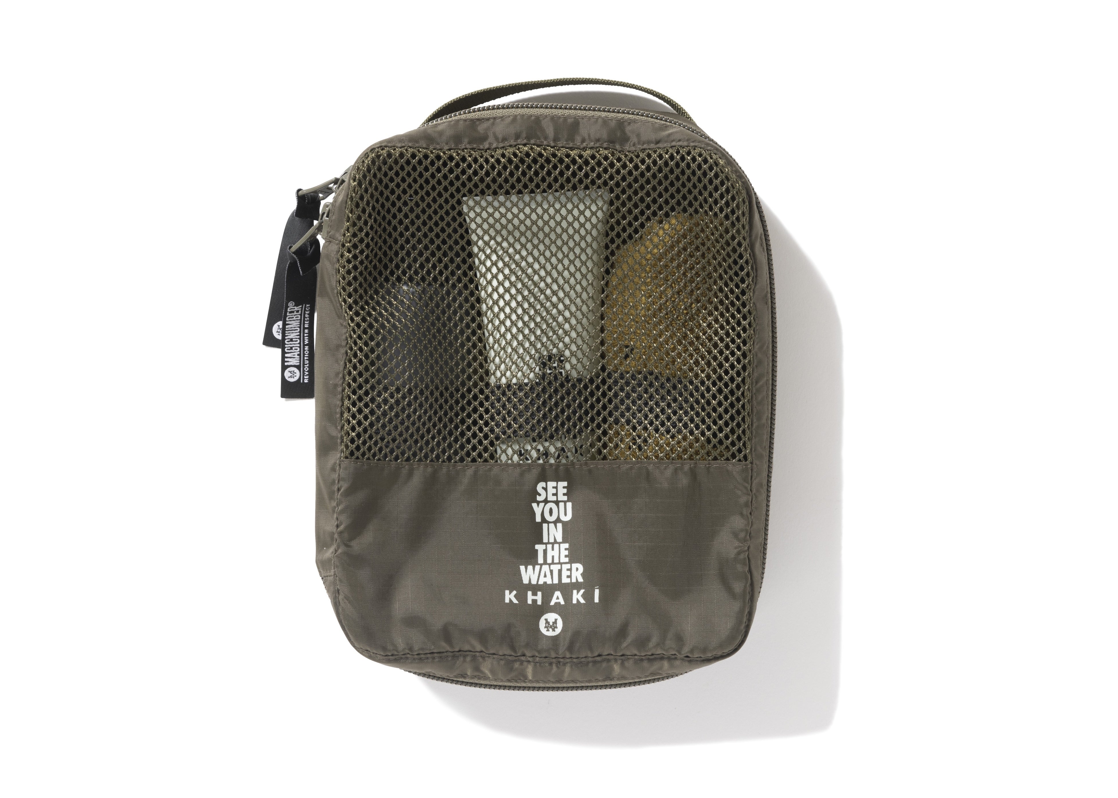 メッシュ素材で通気性の良いカーキ色のオリジナルポーチ