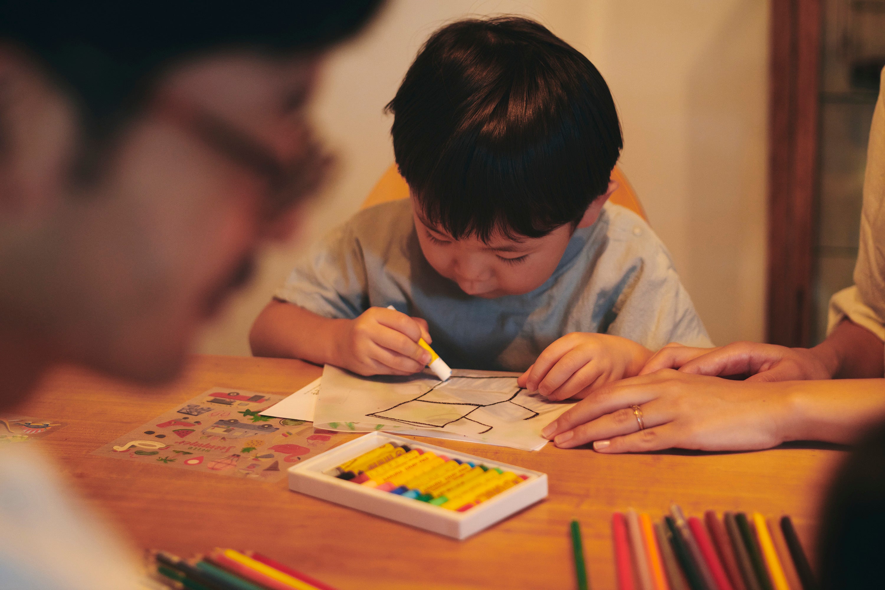 普段使いができる防災照明「TOMORI AID」絵を描ける新カラーが 8/11(木