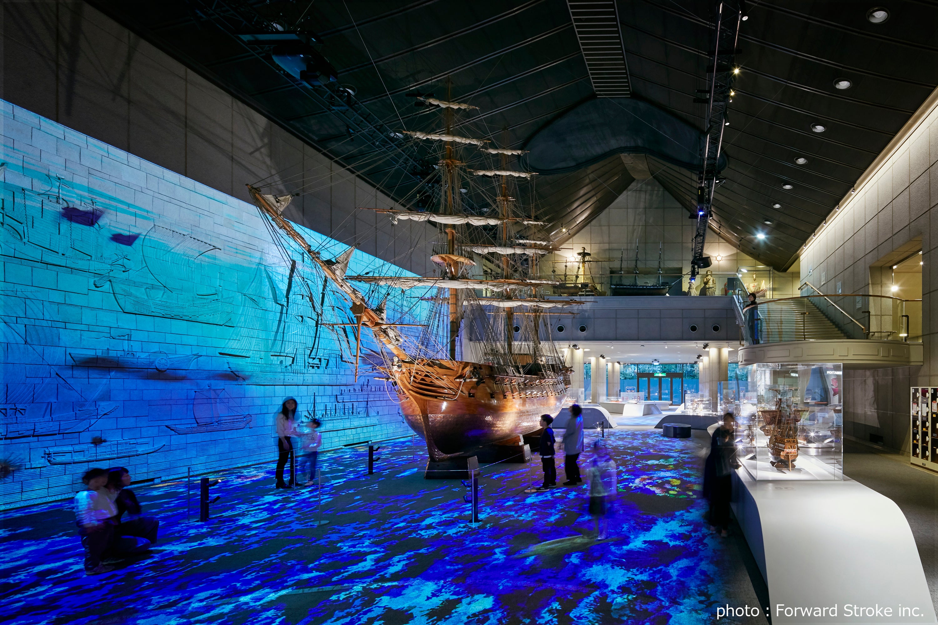 神戸海洋博物館　内観