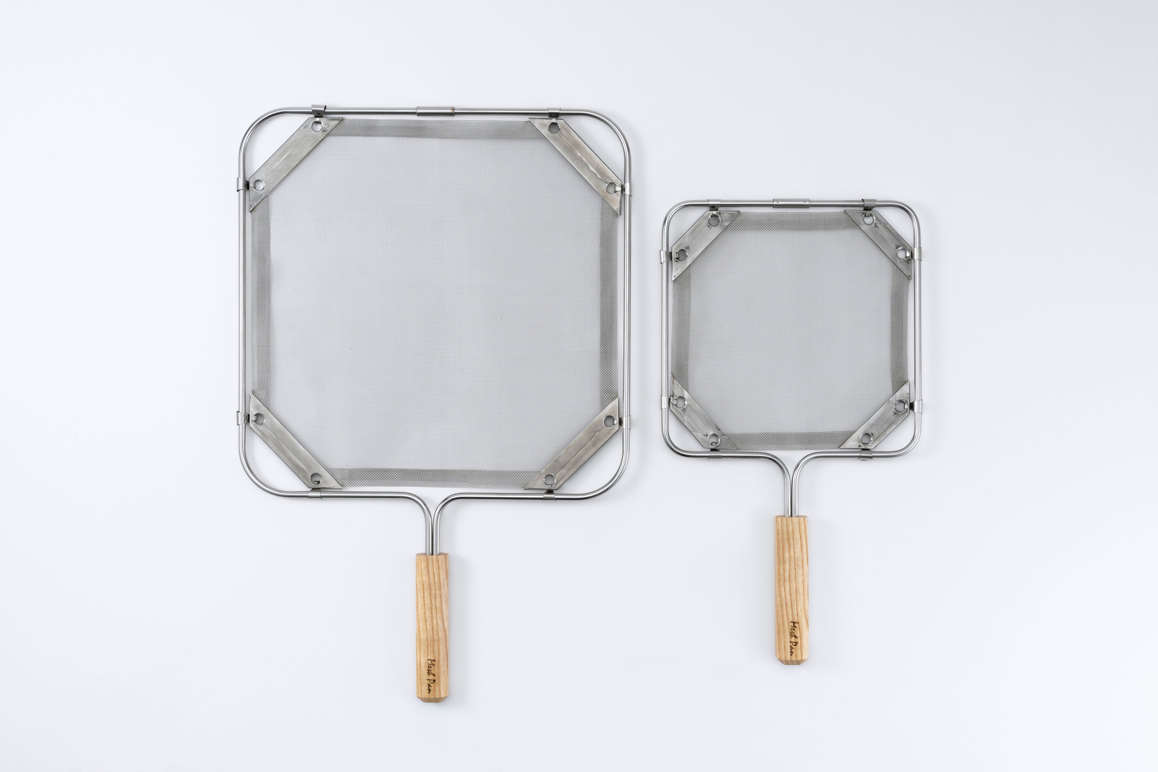 左：メッシュパン(大)　右：メッシュパン(小)