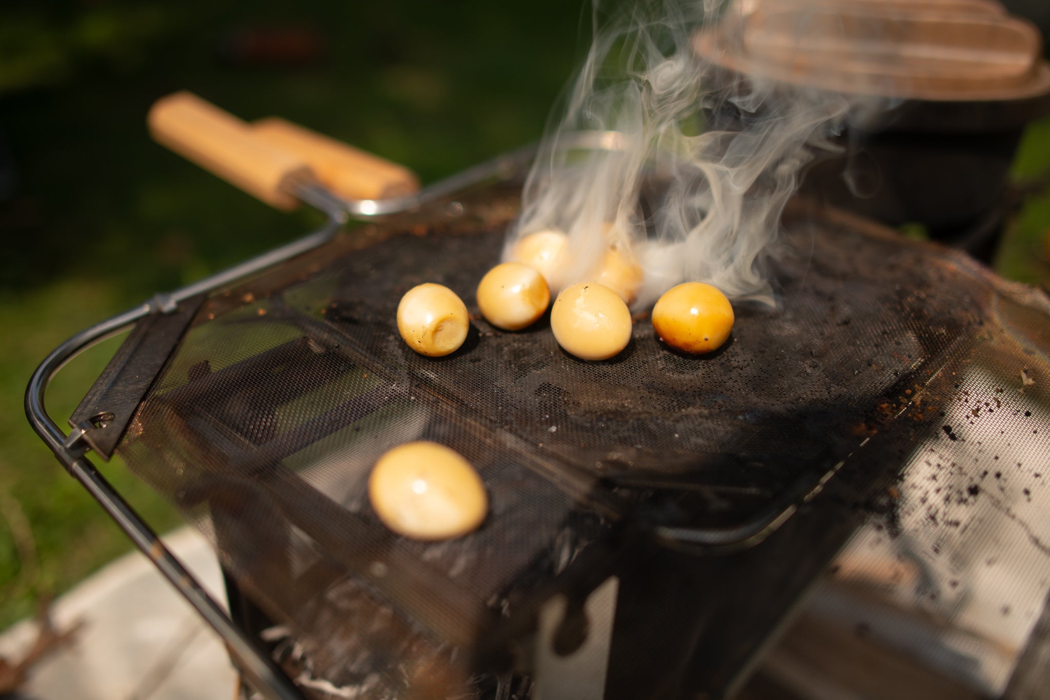 燻製したうずらの卵