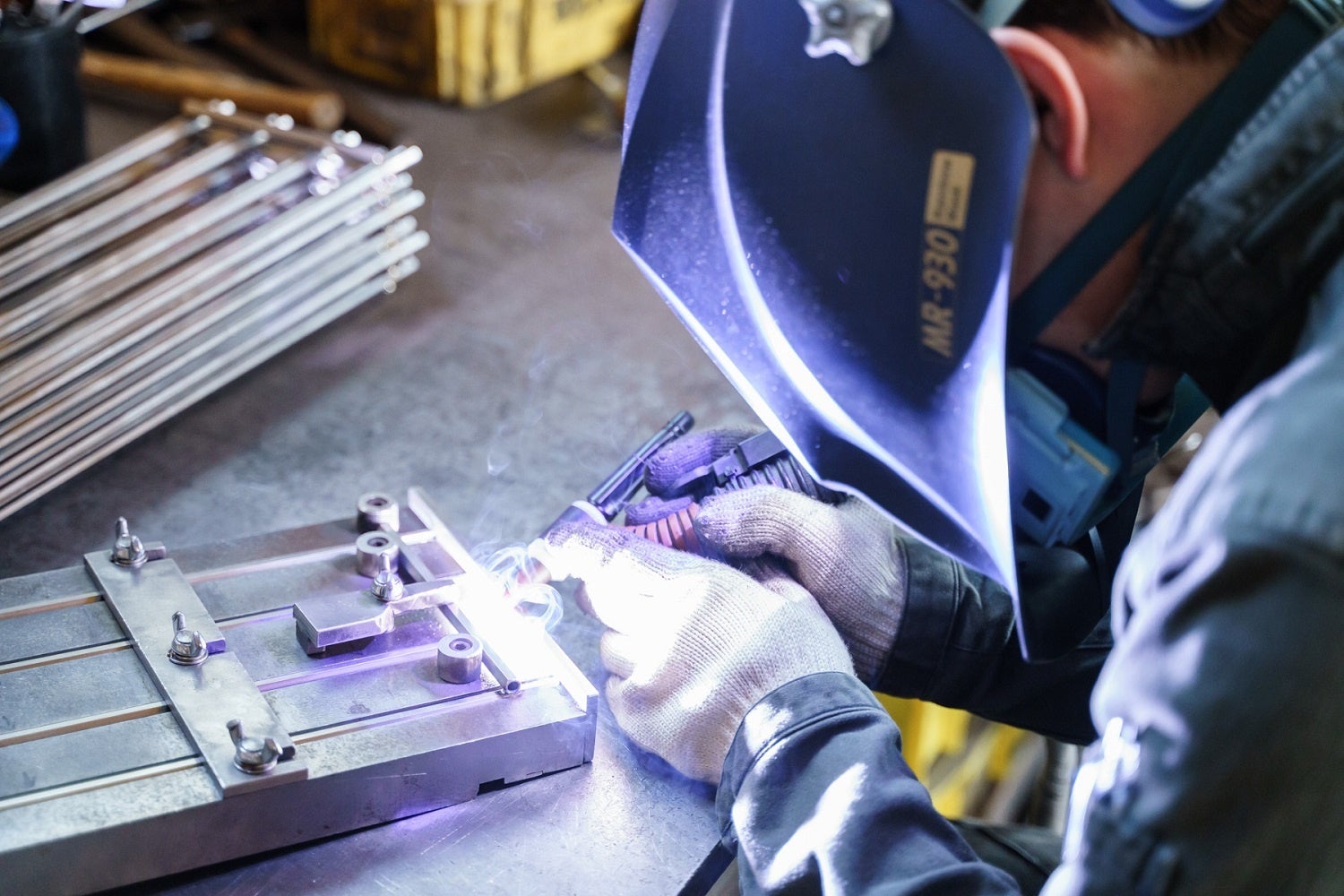 鉄工職人である「メタルクリエイター」