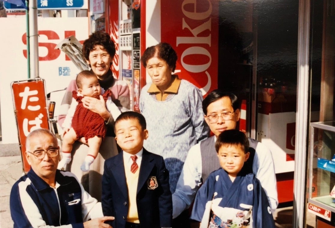オンライン販売は2年待ち。それでも「たった一人」で焼き続ける理由。祖父母と両親の想いを継いだ唯一無二の伝説のチョコレート職人の光と影に迫る。名古屋チョコレートオススメを THE chocolaに!!