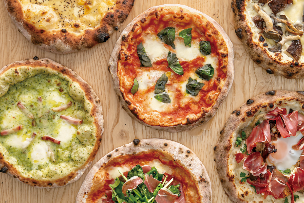 焼き立てのピッツアは持ち帰りもできます。