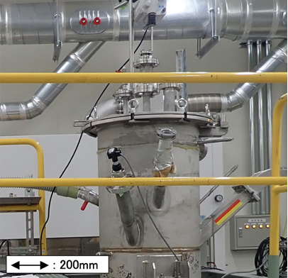 図１　量研六ヶ所研究所で実証試験に用いたマイクロ波加熱ベンチ装置