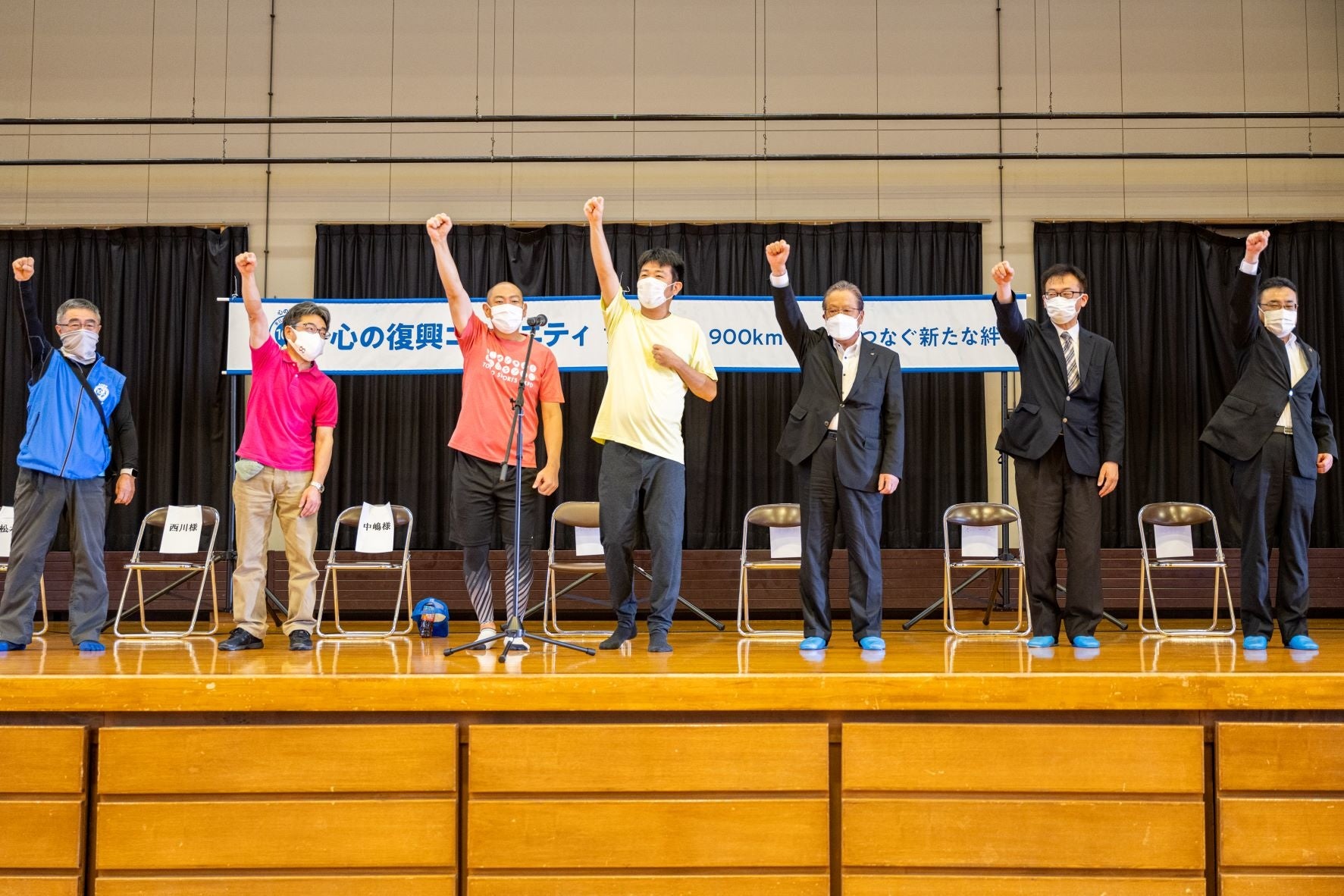 ＜参加者全員で『元気エール』の掛け声をかける様子＞