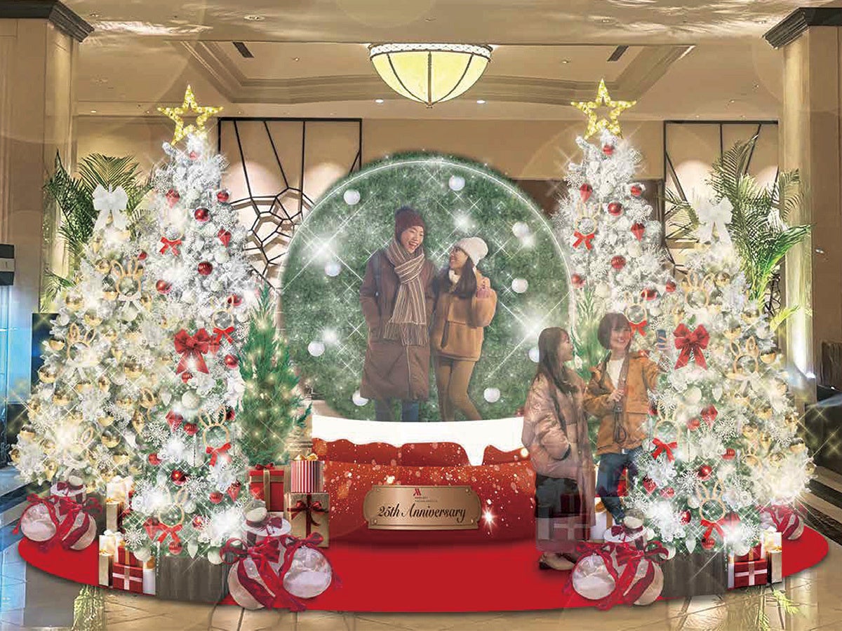 スノードームの中に入って写真が撮れるクリスマスツリー【名古屋マリオット】