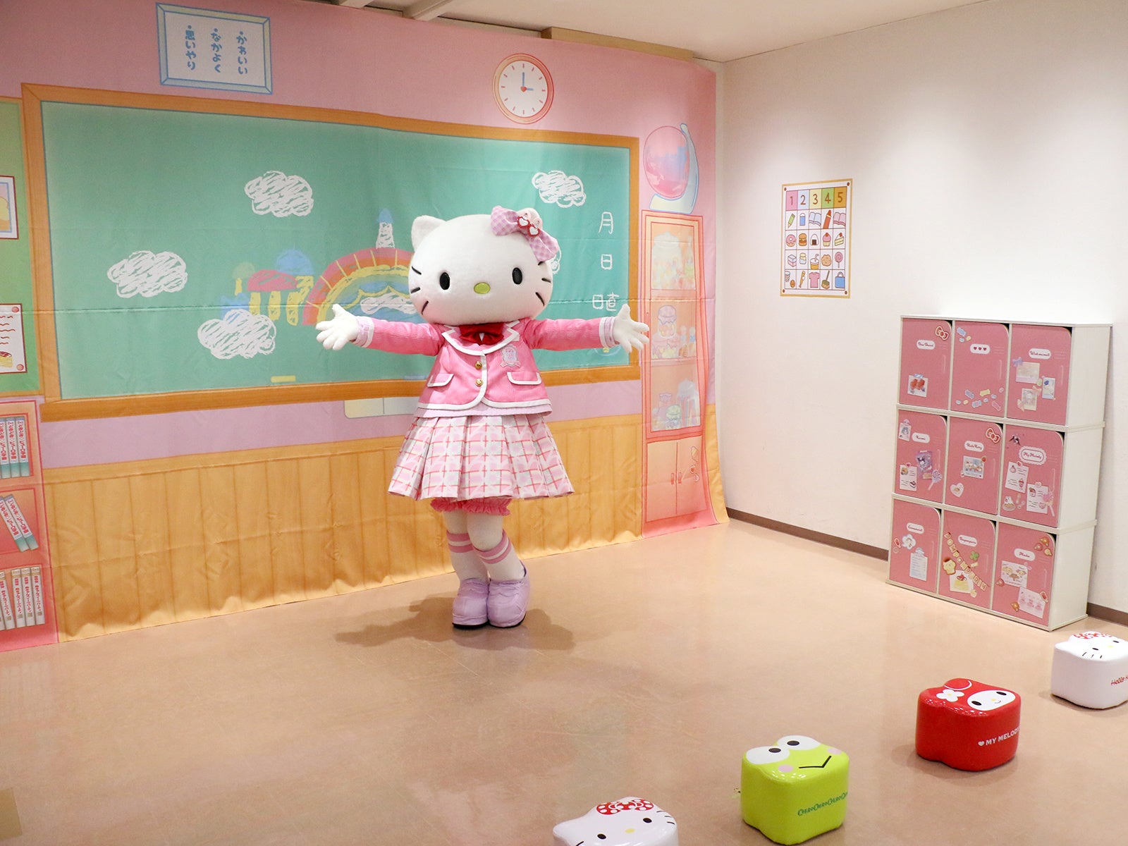 制服コスチュームのキャラクターと 会えるスペシャルグリーティング