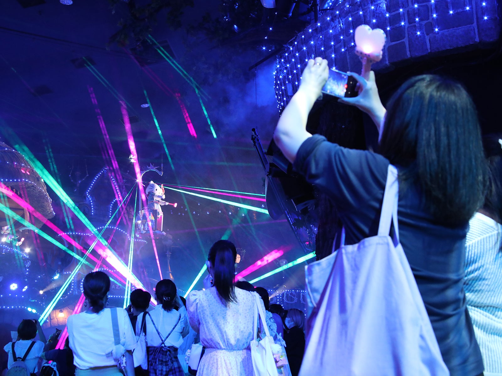 ミラクル♡ライトを振って 楽しむお客様も