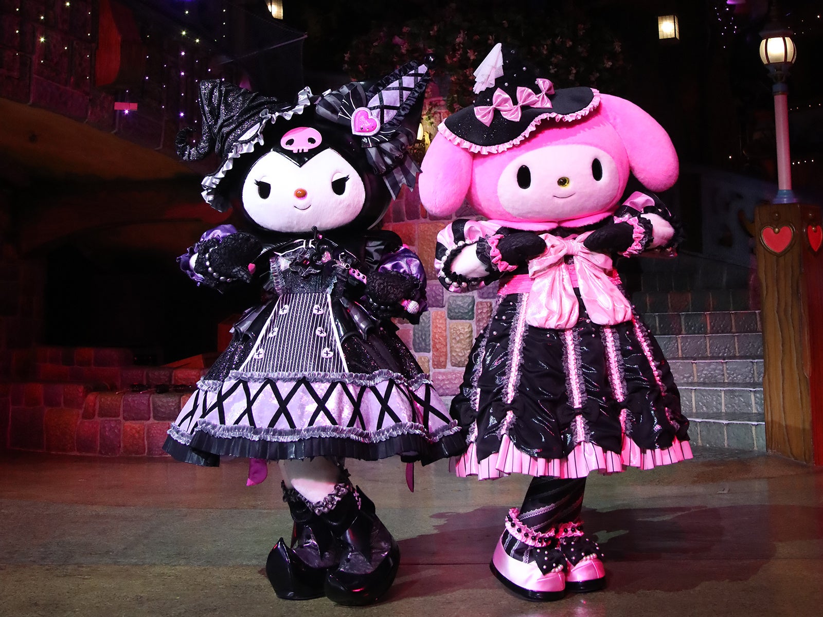 主役のクロミをはじめキャラクターたちが魔法使いの姿に