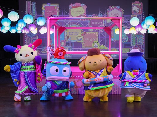 ポムポムプリンたちが、浮き輪やヨーヨーなど夏らしさがちりばめられた新コスチュームで登場!7月11日(金)開始!レトロ×ネオンなピューロランドの夏「ピューロランドネオナツマツリII」速報レポート ポムポムプリンたちが、浮き輪やヨーヨーなど夏らしさがちりばめられた新コスチュームで登場!7月11日(金)開始!レトロ×ネオンなピューロランドの夏「ピューロランドネオナツマツリII」速報レポート