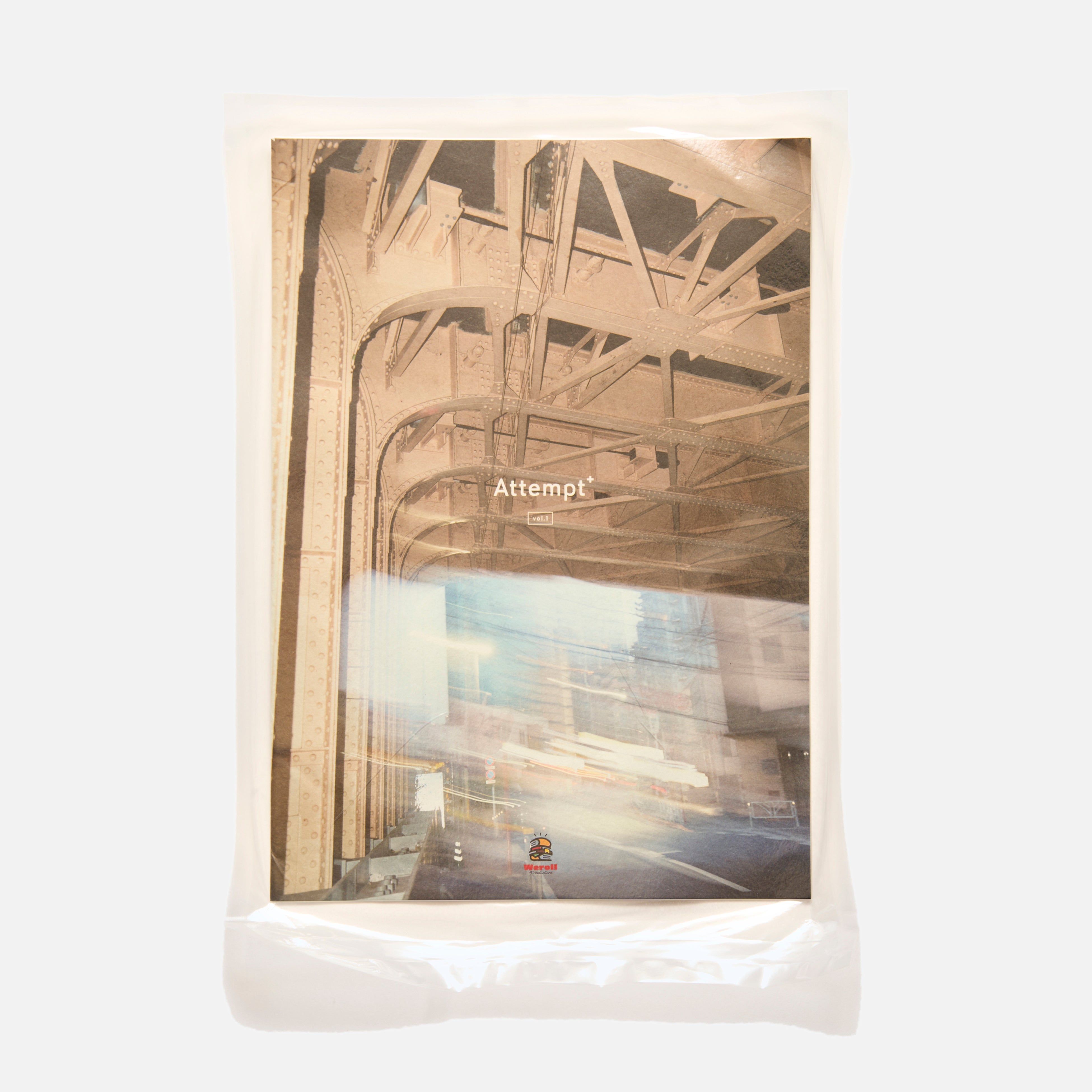 商品：『Attempt+』vol.01 版形B4、バキュームパック梱包 定価：¥890(税込)