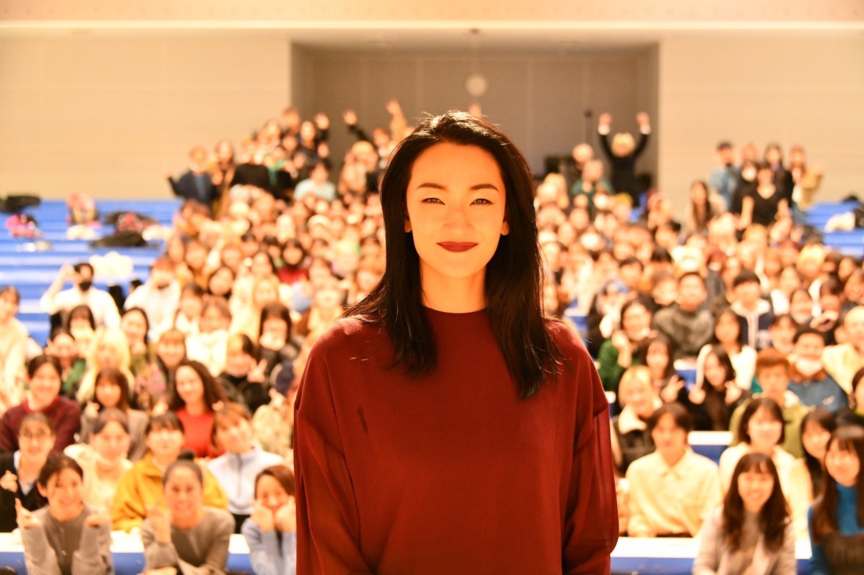 特別講義に出席した学生とともに