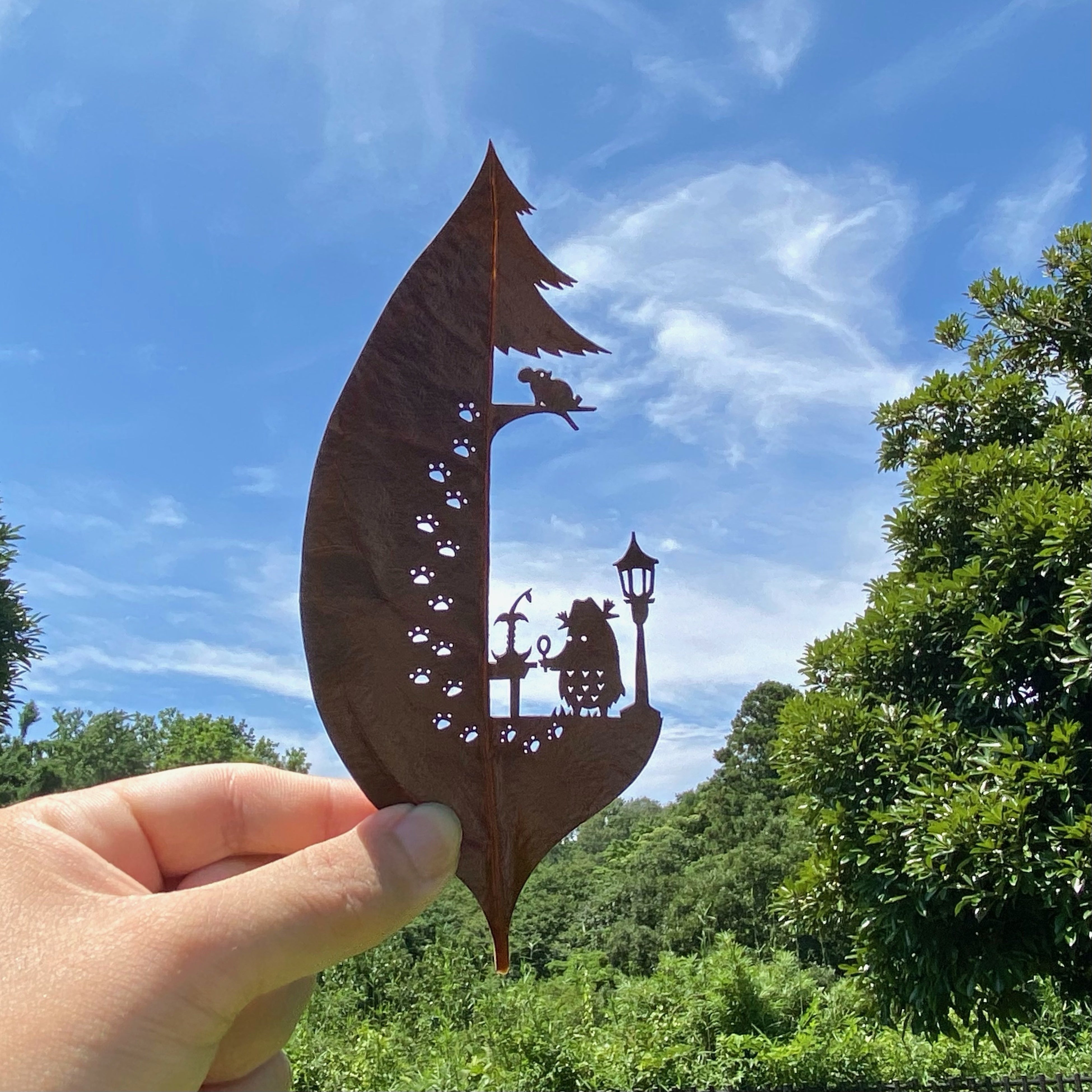 おやつを食べた犯人はどこへ／作品にりんごの芯が出てくる