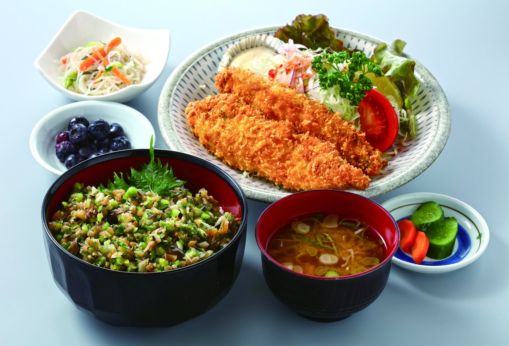 ボリュームたっぷり「やたら信州地鶏ササミカツ定食」