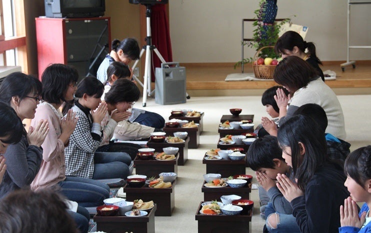 箱膳体験の様子