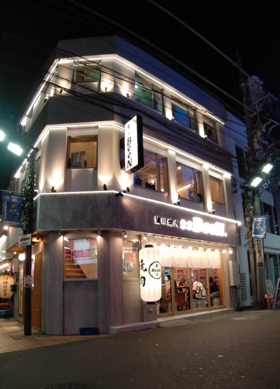 3階建のおしゃれな外観