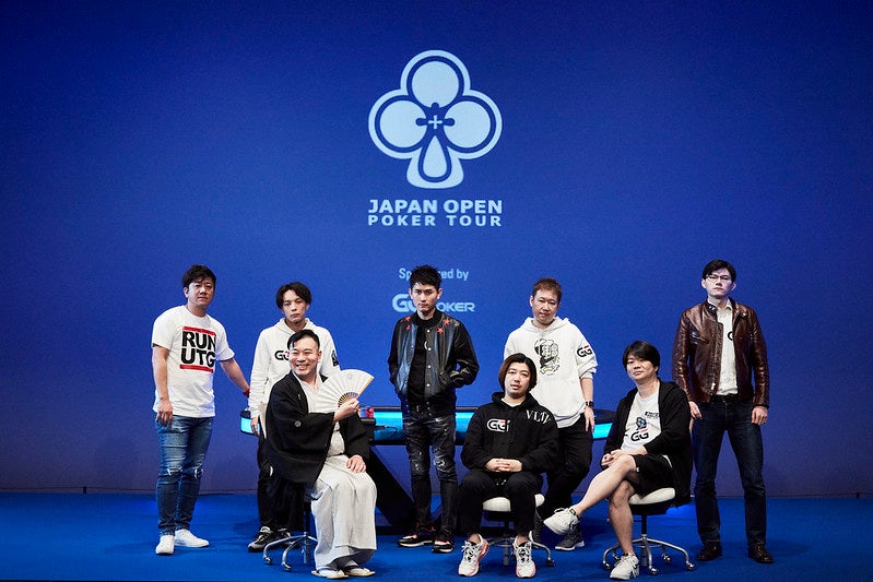  1,276名の中からファイナルテーブルに残った8名。楽大さん、いい笑顔です！